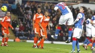 Yakubu yn sgorio ail gol Blackburn