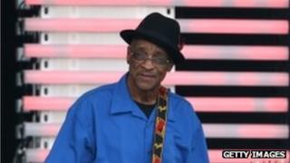 hubert sumlin famed blues guitarist dies at 80  bbc news