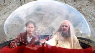 Simon Jones (l) as Arthur Dent in the 1981 TV series of The Hitchhiker's Guide to the Galaxy