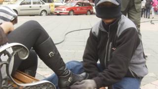 Shoeshiner in La Paz