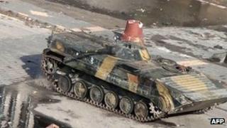 Tank on the streets on Homs, Syria (26 Dec 2011)