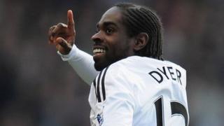 Asgellwr yr Elyrch, Nathan Dyer, yn dathlu ei gôl yn erbyn Aston Villa