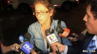 US citizen Lori Berenson (C) declines to speak to the media as she arrives at her house in Lima overnight on Thursday