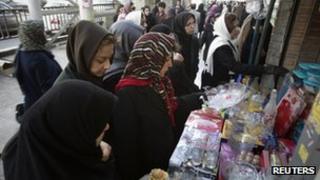 Iranian women shop at a bazaar in Tehran (12 December 2011)