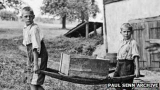 Two "contract children" at work (Paul Senn Archive, Bern)