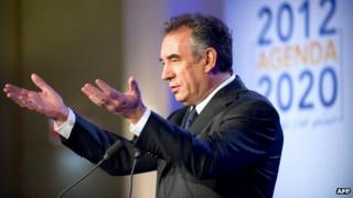 Francois Bayrou delivers a speech in Paris (14 January 2012)