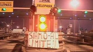Sign on toll-booth near Naples saying: "We've reached our limit" (24 Jan 2012)