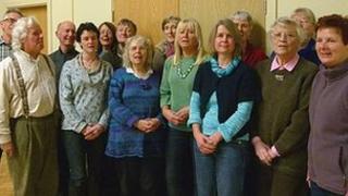 Cor Threnody yn ymarfer