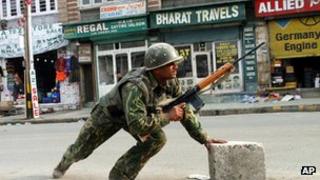 File picture of Indian soldier in Kashmir