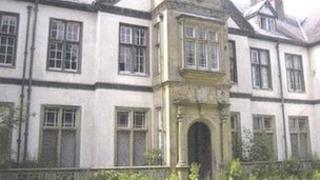 Pool Park. Clawdd-newydd