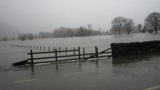 Llifogydd yn Nyffryn Conwy (llun Alison Barber)