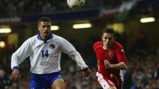 Gêm gyfartal gafodd Cymru yn erbyn Bosnia-Herzegovina yn 2003