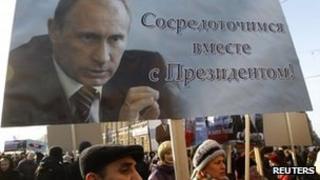 Pro-Putin supporters in St Petersburg (18 Feb 2012)
