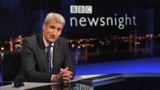 Джереми Паксман на съемочной площадке Newsnight