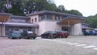 Uned mân anafiadau Dinbych-y-Pysgod