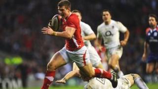 Scott Williams yn sgorio cais dros Gymru