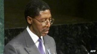 Pakalitha Mosisili, prime minister of Lesotho, delivering his remarks on the opening day of the United Nations three-day session on AIDS in 2001