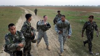 US and Indian air force paratroopers at the India-US joint air exercise in Agra on 19 October 2009