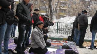 Praying in the snow in Moscow