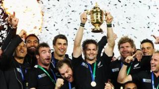Seland Newydd yn codi Cwpan y Byd yn 2011