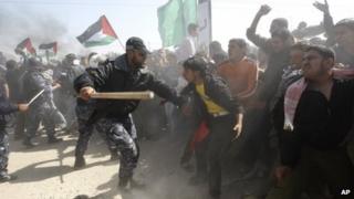 Hamas police beat back protesters trying to reach the Erez crossing in the northern Gaza Strip (30 March 2012)