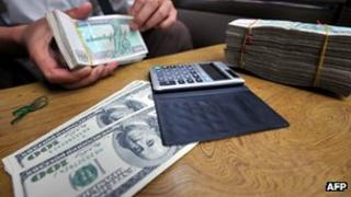 Kyat and US dollar notes