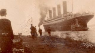 Y Titanic yn gadael Belfast