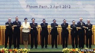 Asean country leaders pose for a photograph during the opening ceremony of the 20th Asean summit at the Peace Palace in Phnom Penh, 3 April 2012