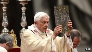Pope Benedict XVI (C) leads Chrismal mass on Holy Thursday on 5 April 2012 at St Peter's basilica at the Vatican