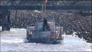 Llong yr MV Carrier fore Iau