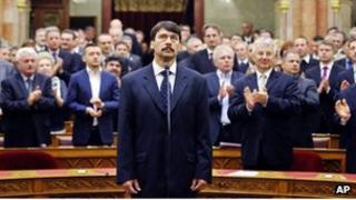 Janos Ader takes an oath in the Hungarian Parliament (2 May 2012)