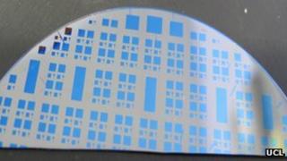 Silicon suboxide memristor wafer