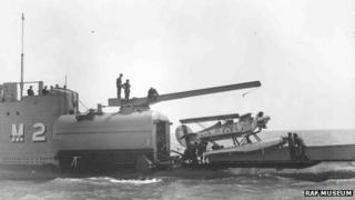 The M2 submarine and aircraft