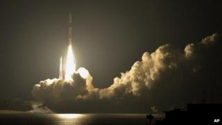 A H-2A rocket lifts off from the Japan Aerospace Exploration Agency's Tanegashima Space Centre on Tanegashima Island in Kagoshima Prefecture, southwestern Japan, 18 May, 2012