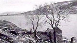 Tai wedi eu chwalu yng nghwm Tryweryn tua 1965