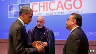 US President Barack Obama (L) speaking with President Hamid Karzai (C) of Afghanistan, Pakistani President Asif Ali Zardari at the McCormick Place Convention Center during the NATO Summit in Chicago on May 21, 2012.