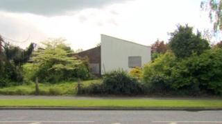 This house and garden was bought in 2007 for £700,000