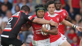 Hudson Tonga'uiha yn cael ei daclo