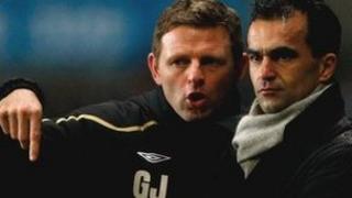 Graeme Jones a Roberto Martinez