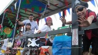 A float in Warwick carnival procession