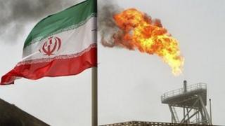 Иранская нефтедобывающая платформа на нефтяных месторождениях в Соруше