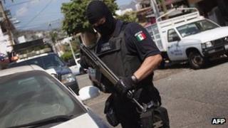 Police officer in Acapulco - march 2012