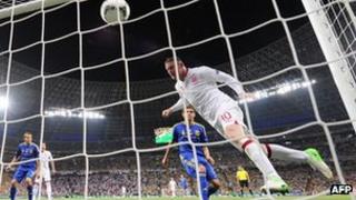 Wayne Rooney heads England's goal against Ukraine