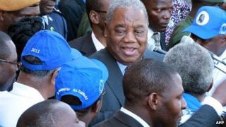 A picture taken on 10 August 2011 shows Zambia's ex-President Rupiah Banda (C) addressing MMD supporters