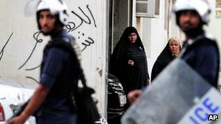 Policemen in Bahraini village of Malkiya (23 June 2012)