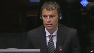 Эльведин Пасич дает показания 9 июля 2012 года