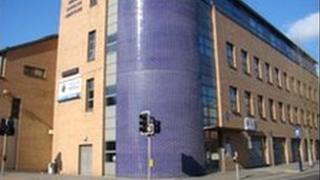Gorsaf heddlu Abertawe