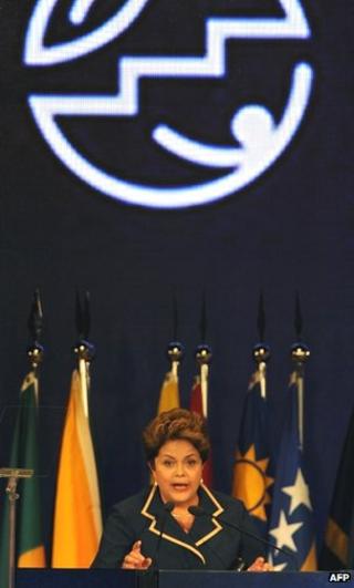 Дилма Руссефф говорит в Рио