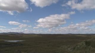 Bidh a' bhuidheann ùr a' sgrùdadh diofar ghnothaichean a bheir buaidh air lagh an fhearainn