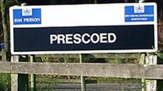 Carchar Prescoed ger Brynbuga